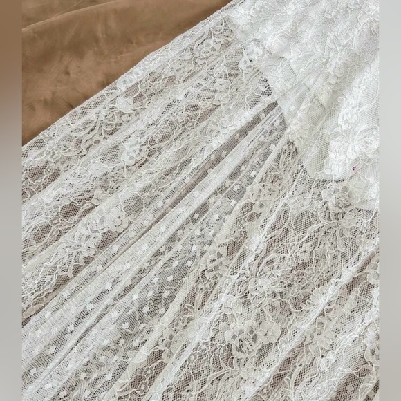 Elegant White Lace Skirt - Picture 4 of 5